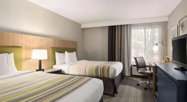 Четырёхместный номер Standard Country Inn & Suites by Radisson - Flagstaff East Route 66