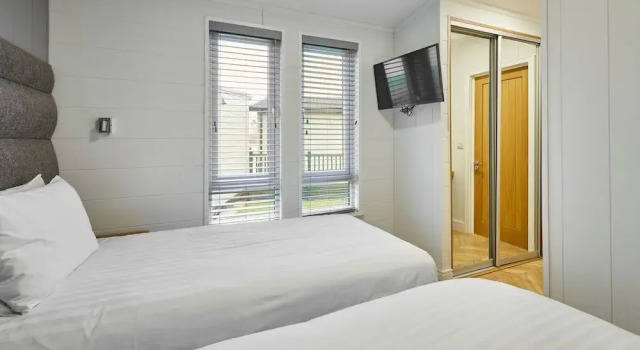 Host Stay Alder Spa Lodge, Забронировать Курортный отель Лоу Гейт 