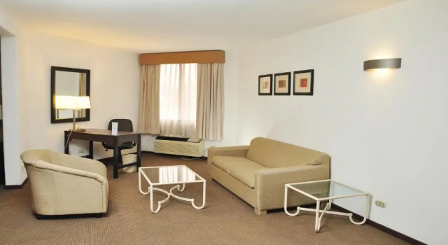 Двухместный полулюкс с видом на город Holiday Inn Tijuana Zona Rio by IHG