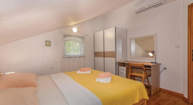 Stunning Home in Ostrobradic With Wifi and 2 Bedrooms, Prenota Hotel Hotel a Isole Quarnerine con parcheggio, Parcheggio