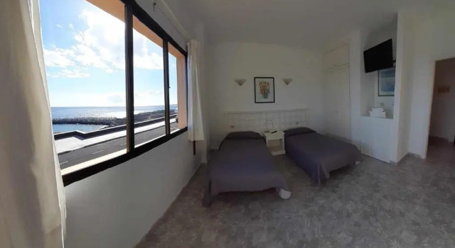 VV 119 en primera línea de mar, Prenota Hotel Hotel a El Hierro con piscina, Piscina