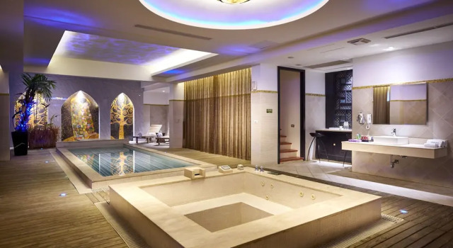 Люкс Luxury с балконом Takao Motel