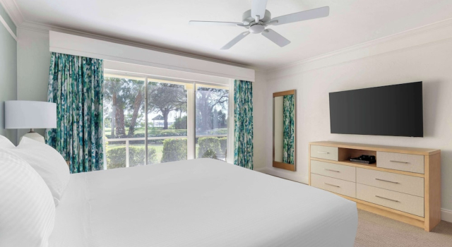 Четырёхместный люкс с 2 комнатами Hilton Vacation Club Charter Club Naples Bay