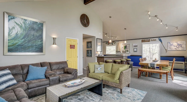 Коттедж с 3 комнатами с балконом 1 Mi to Margaritaville! Home w/ Furnished Decks