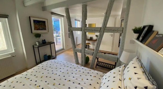 DUPLEX Le 12 - Appartement avec terrasse dans le vignoble - 5 mn du centre de Colmar, Забронировать Апартаменты/квартира Отели Alsace Wine Route с парковкой, Парковка