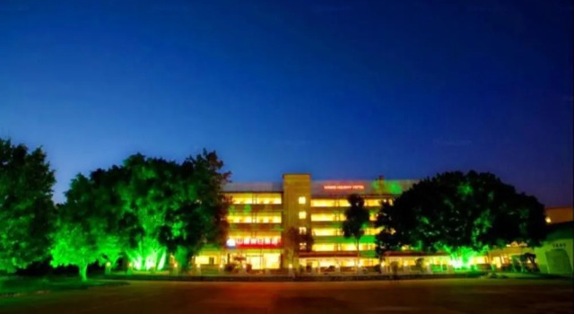 Nanning Hawks Holiday Hotel, Rezerwuj Hotel Hotele w Nanning z parkingiem, Parking