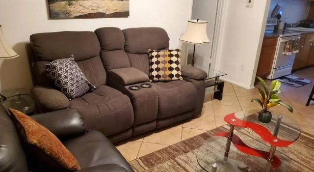 Perfect Location ASU Tempe 1 Bd 1Bath couples getaway!, Забронировать Отель Пруд в Темпе 