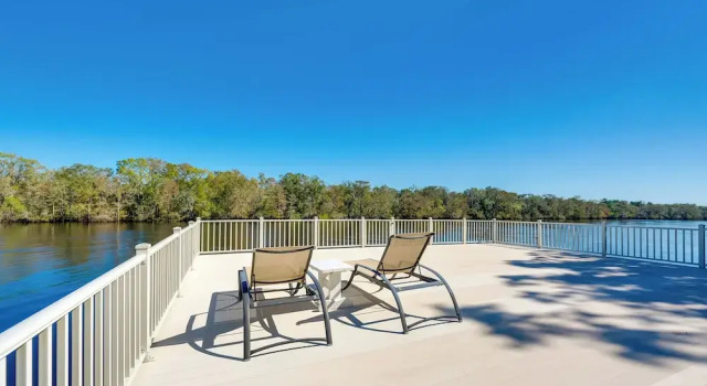 Коттедж Waterfront Home w/ Boat Dock & Slip in Old Town!