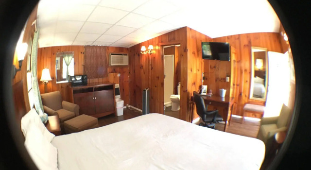 CedarWood Inn