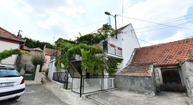 House Alka, Забронировать Отель Отели Сплитско-Далматинской жупания 3 звезды, 3*