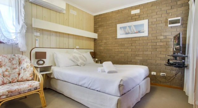 Студия Sandpiper Apartments