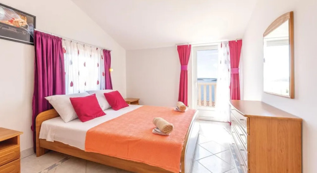 Amazing Home In Sevid With Outdoor Swimming Pool, Buchen Sie Hotel Hotels in Gespanschaft Split-Dalmatien mit Pool, Schwimmbad