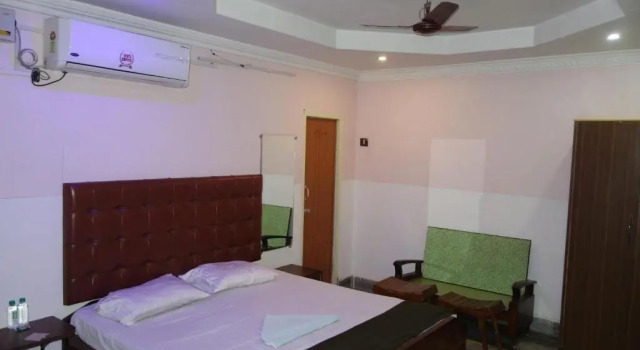Standard Dreier Zimmer Hotel HCB