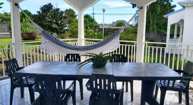 Bungalow d'une chambre avec piscine partagee jardin clos et wifi a Capesterre Belle Eau