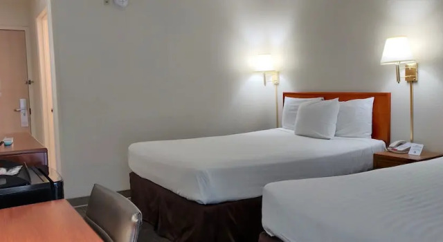 Четырёхместный номер Deluxe Good Nite Inn Buena Park