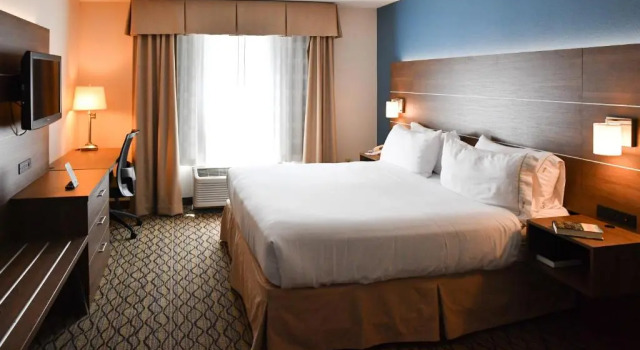 Номер Standard Holiday Inn Express Hotel & Suites - Concord by IHG