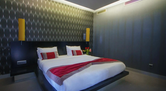 Vernazza Suites Hotel