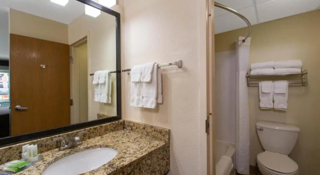 Номер Standard AmericInn by Wyndham Apple Valley