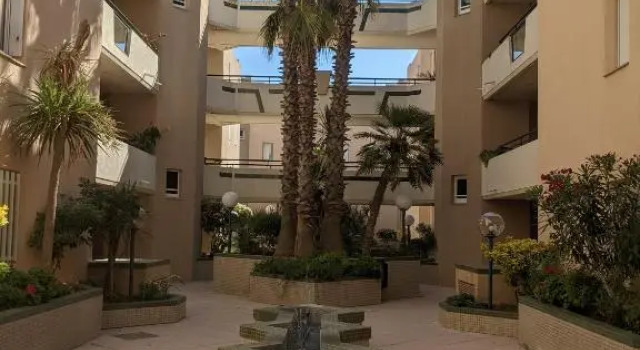 T3 de 65 m² avec accès direct à la plage, Забронировать Апартаменты/квартира Отели Сета с бассейном, рядом с Церковь Девы Марии из Ла-Салетта, Бассейн