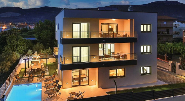 Amazing Home in Kastel Novi With Wifi and 8 Bedrooms, Забронировать Дом для отпуска Виллы Кастель-Нови, Вилла