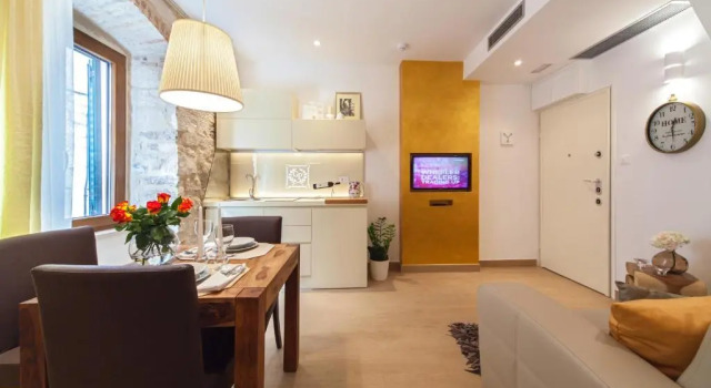 Golden Palace, Prenota Hotel Splitska 