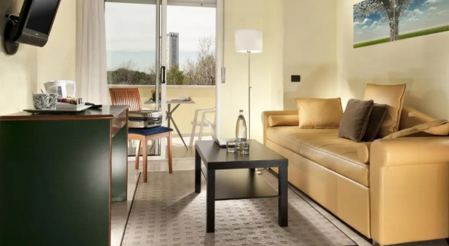 Семейный люкс Astoria Suite Hotel