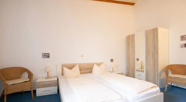 Hotel Schlosshof Dolgesheim, Забронировать Отель Дольгесхайм земля Гессен