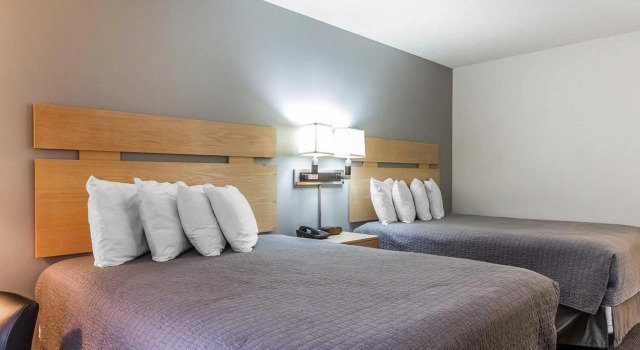 Четырёхместный номер Standard Red Roof Inn & Suites Tomah