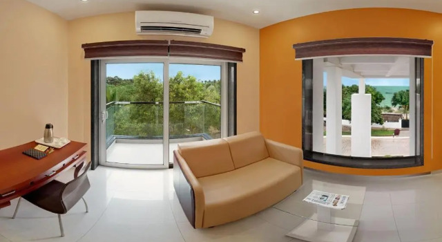 Люкс с балконом Jiwan Hotels