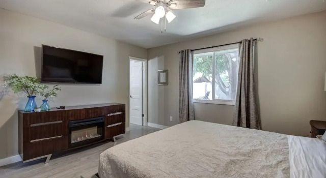 Tempe Remodel w/ Sparkling Pool and Game Room!, Забронировать Дом для отпуска Пруд в Темпе 