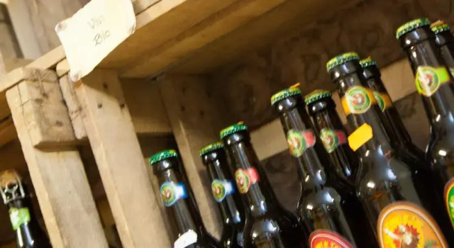 Le Chanet, Book Hotel Hoteller i Ornans med parkering, Parkering