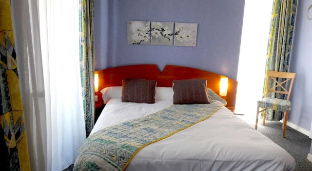 Hôtel Saint Georges, Book Hotel Hoteller i Rhône-Alps med parkering, Parkering