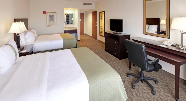 Четырёхместный номер Standard Holiday Inn Springdale-Fayetteville Area by IHG