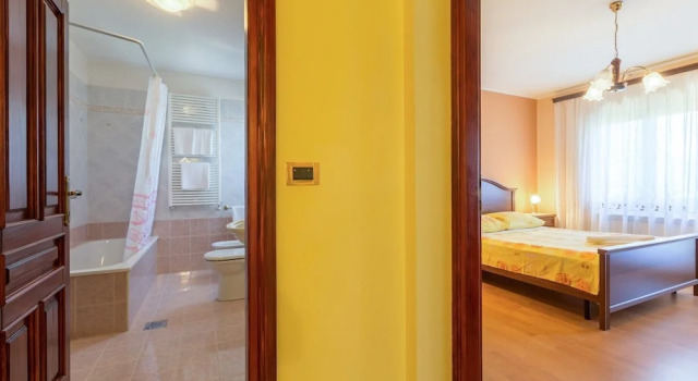 House Parenzana, Rezerwuj Hotel Hotele w Crklada z basenem, Basen