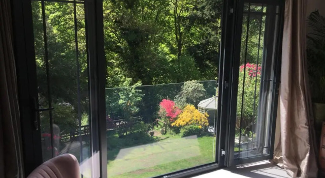 Spacious Surrey Hills Country House, Забронировать Отель Отели High Weald с парковкой, Парковка