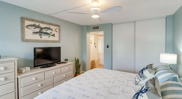 Ocean-view Key Colony Beach Condo w/ Pool Access!, Забронировать Апартаменты/квартира Отели Ки-Колони-Бич с парковкой, рядом с Great White Heron National Wildlife Refuge, Парковка
