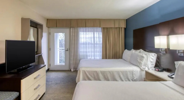 Четырёхместный номер Standard Holiday Inn & Suites Atlanta Airport North by IHG