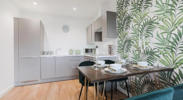 Beautiful Modern Décor Apartment in the Centre of Slough