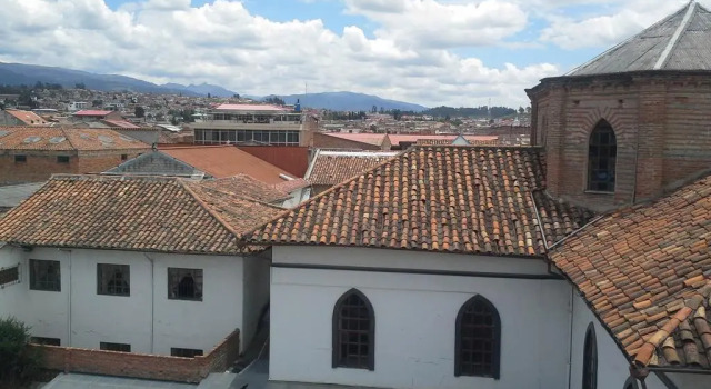 Hotel Atahualpa, Varaa Hotelli Hotellit Cuenca pysäköinnillä, lähellä San Blas square, Pysäköinti