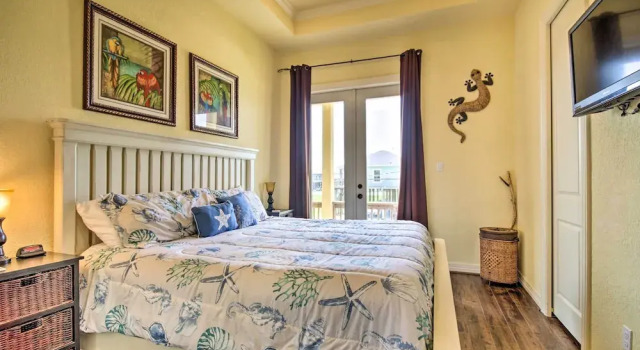 Коттедж Dog-friendly Casa Sol House in Crystal Beach!