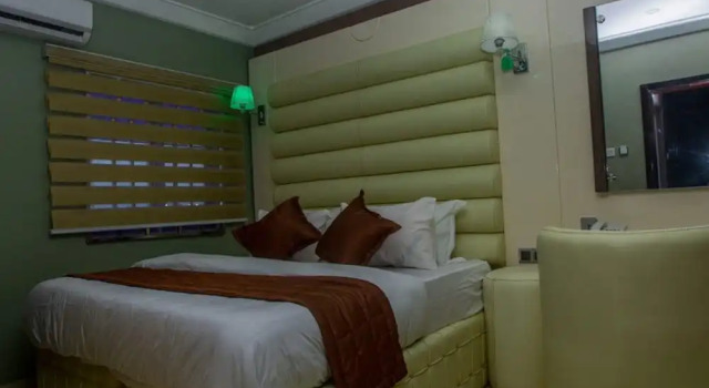 Апартаменты Doreen Grand Hotel & Suites
