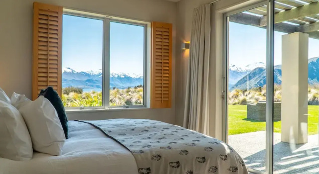Expansive Family Retreat With Stunning Views of Lake Wanaka and the Mountains