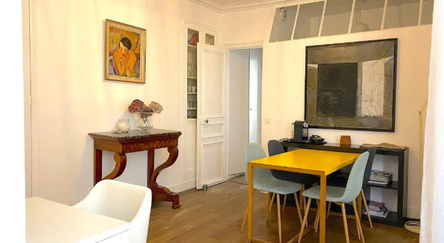 Апартаменты Quiet & Very Central 2 BR Flat