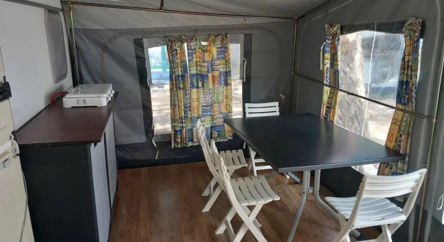 Кровать в общем номере Room-caravan Near the sea 4