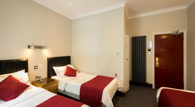 Трёхместный номер Standard Adria Hotel