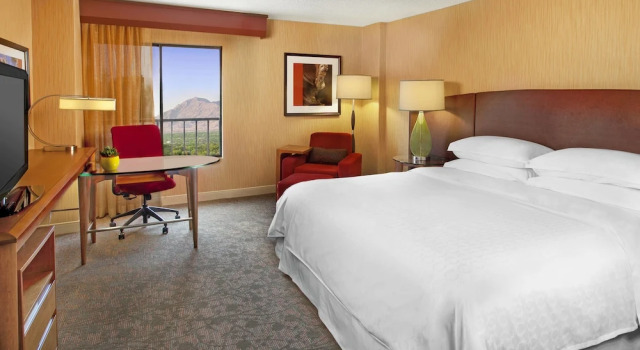 Полулюкс Sheraton Albuquerque Airport Hotel
