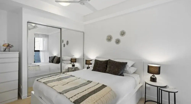 Stellar Location With Parking, Pool & Gym Access