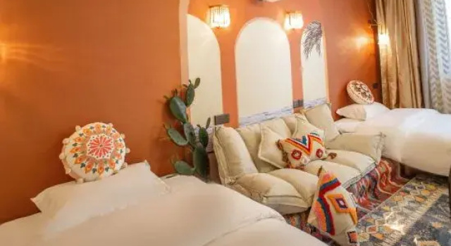 Трёхместный люкс с 2 комнатами Jiuqinju Rest Xiangyang Audiovisual Homestay (Huaihua High speed Railway  Station Branch)