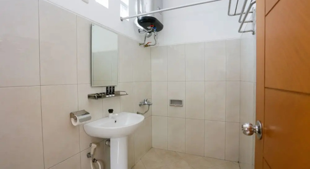 Premium Zimmer RedDoorz @ Sersan Bajuri
