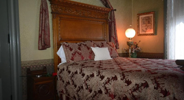 DeLano Mansion Inn, Book Hotel Hoteller i Allegan med parkering, Parkering